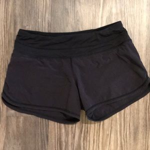 lululemon athletica black groove shorts size 6